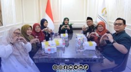 Foto Ceria Para kepala sekolah dari jenjang SD hingga SMA yayasan Khadijah Surabaya saat bersama Senator Jatim Dr Lia Istifhama, S.Sos..S.Sos.i.M.E.I di Jakarta