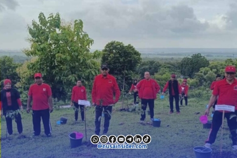 Foto. Aksi Tanam Pohon DPC PDI Perjuangan di Sumenep