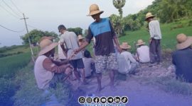Foto. Swadaya perbaikan Jalan di desa Montorna kabupaten Sumenep
