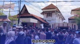 Foto. Aksi Demonstrasi penahanan kartu PKH Himpass Sapeken