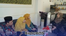 Foto. Apresiasi DPD RI Ning Lia kepada mahasiswi STAI Taruna Surabaya ke Jeddah. 
