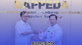 Foto. Kepala Bappeda Sumenep bersama Badan Riset dan Inovasi Nasional (BRIN) di Aula Bappeda setempat