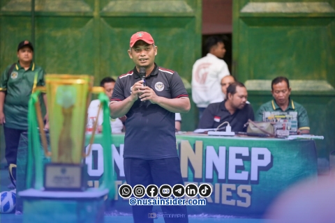 Foto. Kabid Disbudporapar sumenep saat membuka Futsal Bupati Cup 2026 di Lapangan UNIBA Madura