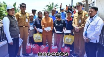 Foto Bersama usainPenyaluran Bantuan Korban Bencana di kecamatan pragaan Sumenep Madura