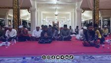 Foto. Kegiatan Khotmil Qur'an pemerintah kabupaten (Pemkab) sumenep di pendopo agung keraton setempat. 