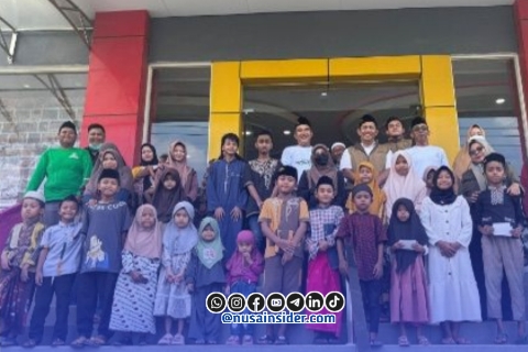Foto. Belanja baju lebaran Baznas Sumenep bersama Puluhan anak yatim ke Toko Baju DNR