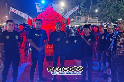 Foto bersama Pelepasan Patrol sahur On the Road oleh Disbudporapar, FKPPI dan Patots di depan Masjid Jamik setempat