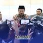 Foto. Dirjen Bimas Islam Abu Rokhmad saat diwawancarai sejumlah awak media. 