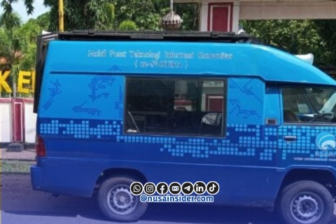 Foto. Mobil Pusling diskominfo Sumenep tampak di Jalan kecamatan Dungkek sumenep