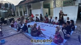 Foto. Momen Buka Puasa Bersama keluarga SR di kampung kasur pasir putih Desa Legung Timur Sumenep