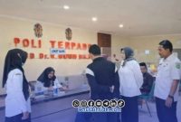 Foto. Kunjungan Dirut RSUD Moh Anwar Bersama Petugas di Ruang Pendaftaran Poli Umum