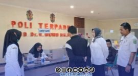 Foto. Kunjungan Dirut RSUD Moh Anwar Bersama Petugas di Ruang Pendaftaran Poli Umum