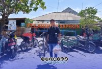 Foto. Pimred nusainsider.com saat berada di pelabuhan sapeken untuk perjalanan pulang ke Sumenep