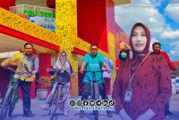 Foto. Direktur Rumah Sakit Umum Daerah (RSUD) Moh Anwar Sumenep, Dr Erliyati M.Kes saat bersama Pegawai setempat menggunakan Sepeda gunung
