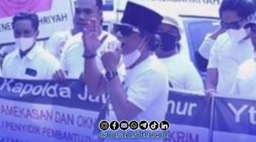 Foto. Ketua Jurnalis Sumenep Independen (JSI), Igusty Madani saat melakukan Aksi di Mapolda Jatim Beberapa tahun lalu terkait kasus Nenek Bahriyah