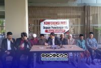 Foto. Konferensi Pers Dugaan pemotongan PKH Desa Mantajun kecamatan Dasuk Sumenep