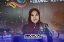 Foto. Anggota DPD/MPR RI, Dr Lia Istifhama S.Sos.S.Sos.i., M.E.I saat menerima penghargaan dari Media Beritajatim