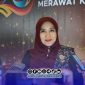 Foto. Anggota DPD/MPR RI, Dr Lia Istifhama S.Sos.S.Sos.i., M.E.I saat menerima penghargaan dari Media Beritajatim