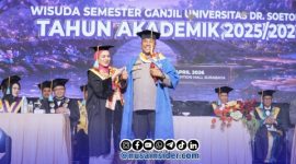 Foto. Aipda Purnomo saat memakai pakaian Magister di Universitas Dr Soetomo Surabaya. 