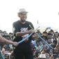 Foto. Bupati Sumenep, Achmad Fauzi wongsojudo saat menghadiri Festival Ojhung 2025 di wisata Pantai Badur
