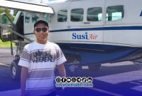 Foto. Pimred nusainsider.com Ach Toifur Ali Wafa saat berada di Bandara Pagerungan Besar kepulauan Sapeken - Sumenep