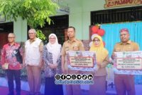 Foto. Donasi Buku BPRS Bhakti Sumekar ke SDN Pajagalan III