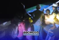 Foto. Nakes asal Puskesmas Nonggunong Sapudi saat mendampingi Rujukan pasien menuju RSUD Moh Anwar Sumenep