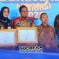 Foto. Bupati Sumenep, Dr. H. Achmad Fauzi Wongsojudo saat menerima Penghargaan Revitalisasi Bahasa Daerah (RBD) dari kemendikdasmen