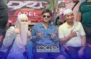 Foto. H Syfawan wahyudi, Owner DRT Group bersama Istri di Stand DRT melakukan Foto Bersama dengan Jebolan DA7 Valen Akbar di tengah-tengah konser Madura Fest 2026