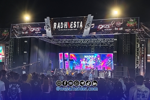 Foto. Konser Radhiesta Bersama 3 (Tiga) Artis Nasional Valen DA7, Ajeng Febria, Kiki JKT dan Artis Lokal 