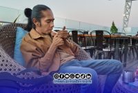 Foto. Fauzi As saat Berada di sebuah Cafe Hotel di Surabaya - Jawa Timur