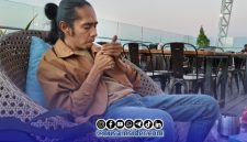 Foto. Fauzi As saat Berada di sebuah Cafe Hotel di Surabaya - Jawa Timur