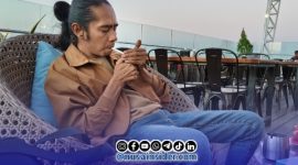 Foto. Fauzi As saat Berada di sebuah Cafe Hotel di Surabaya - Jawa Timur