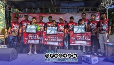 Foto Bersama Peserta Juara dengan Panitia Soekarno Fun Run 2026