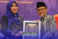 Foto. Anggota DPD RI, Dr Lia Istifhama saat menerima Penghargaan Maklumat Partnership Award 2026