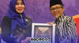 Foto. Anggota DPD RI, Dr Lia Istifhama saat menerima Penghargaan Maklumat Partnership Award 2026