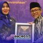 Foto. Anggota DPD RI, Dr Lia Istifhama saat menerima Penghargaan Maklumat Partnership Award 2026