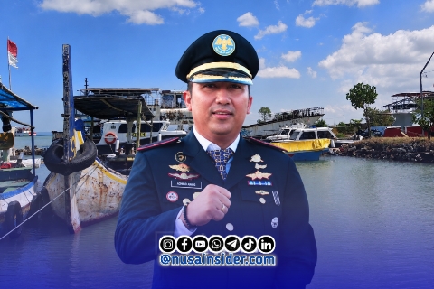 Foto. Kepala KSOP Kelas IV Kalianget, Azwar Anas SH., M. Hum Tampak di Pelabuhan Kalianget yang Tak Tampak Kapal Patroli pada Senin 15/6/2026
