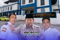 Foto. Kepala KSOP Kelas IV Kalianget Azwar Anas (Kiri), Presiden RI Prabowo Subianto (Tengah), Toifur Ali Wafa Pimred nusainsider.com (Kanan) 