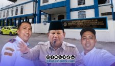 Foto. Kepala KSOP Kelas IV Kalianget Azwar Anas (Kiri), Presiden RI Prabowo Subianto (Tengah), Toifur Ali Wafa Pimred nusainsider.com (Kanan) 
