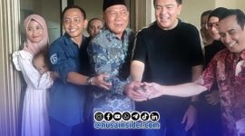 Foto. HM Iqbal dan BHS didampingi Franki dan Ilmi usai pemotongan pita.