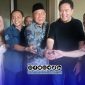 Foto. HM Iqbal dan BHS didampingi Franki dan Ilmi usai pemotongan pita.