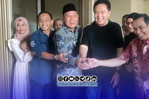 Foto. HM Iqbal dan BHS didampingi Franki dan Ilmi usai pemotongan pita.