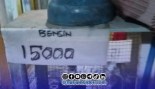 Foto. Harga Eceran BBM Jenis Pertalite di Salahsatu Toko Kelontong di Sumenep