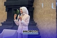 Foto. Nafia Humaira saat memberikan Arahan di Publik Speaking Grand Final Nusantara On The Runway 2026 di UWS