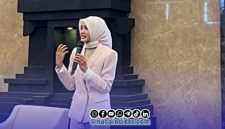 Foto. Nafia Humaira saat memberikan Arahan di Publik Speaking Grand Final Nusantara On The Runway 2026 di UWS