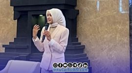 Foto. Nafia Humaira saat memberikan Arahan di Publik Speaking Grand Final Nusantara On The Runway 2026 di UWS