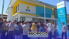 Foto. Aksi Demontrasi Masyarakat Timur saya di PLN Sumenep