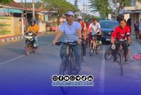 Foto. Tampak Kepala Bappeda Sumenep, Dr Ir Arif Firmanto, S.TP.,M.Si., IPU, ASEAN. Eng menggunakan sepeda Gunung diikuti pegawai usai lakukan Kegiatan Gerakan ASRI di Sumenep