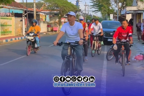 Foto. Tampak Kepala Bappeda Sumenep, Dr Ir Arif Firmanto, S.TP.,M.Si., IPU, ASEAN. Eng menggunakan sepeda Gunung diikuti pegawai usai lakukan Kegiatan Gerakan ASRI di Sumenep